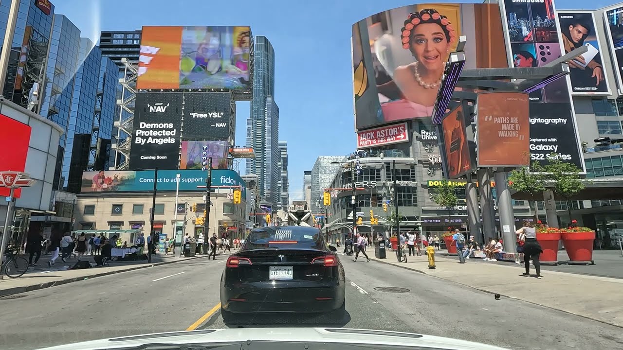 🇨🇦 [4k] Toronto drive. Yonge Street from bottom to top (Queen's Quay to Steeles) 