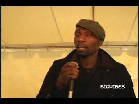 Video: Leon Robinson Neto vērtība: Wiki, precējies, Ģimenes, Kāzu, algas, Brāļi un māsas