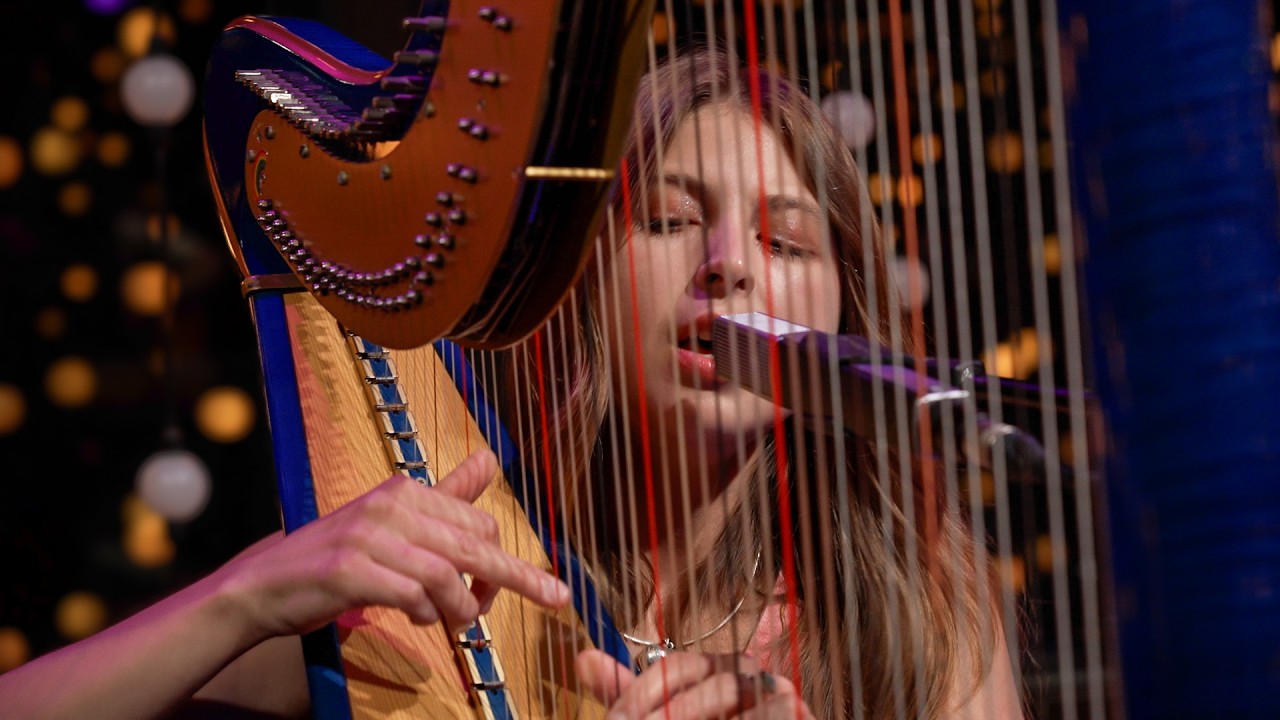 Mikaela Davis - Junk Love (Live on KEXP)
