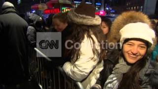 NY:HERALD SQUARE MACY'S OPENING(7PM ET) LONG LINES