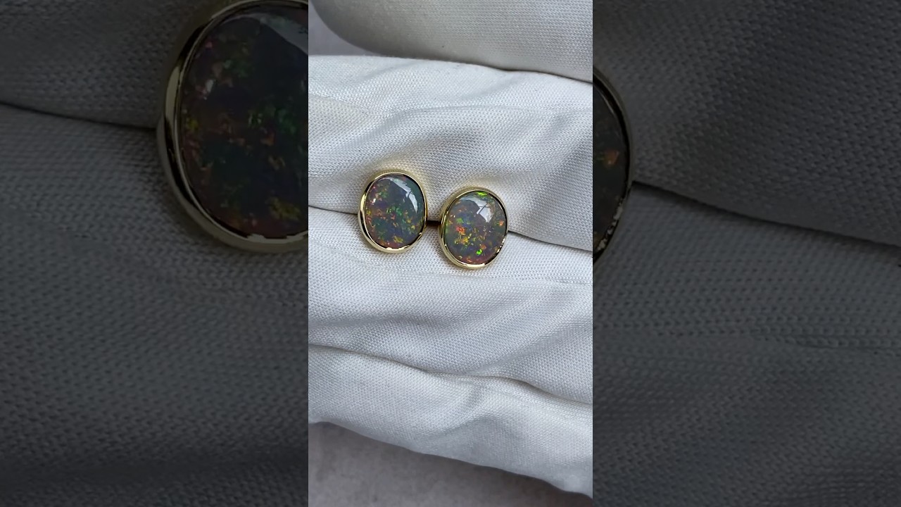 Australian Precious Opal 18K yellow gold stud earrings 