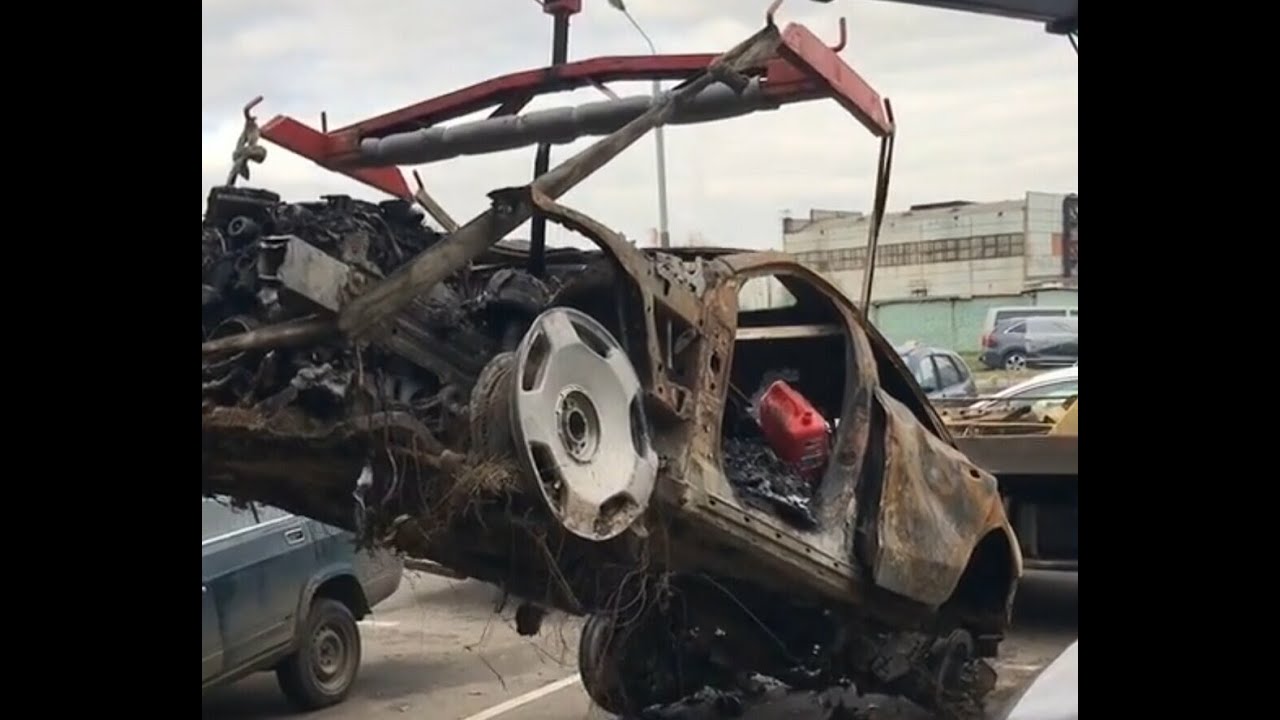 Литвин сбросил с моста мерседес