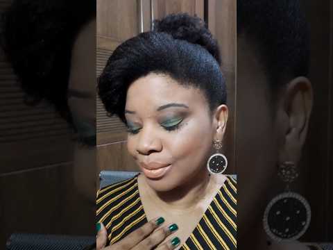 Видео: Penteado tradicional, coque com franja. #cabelo  #penteados #penteadossimples #penteadosrapidos #