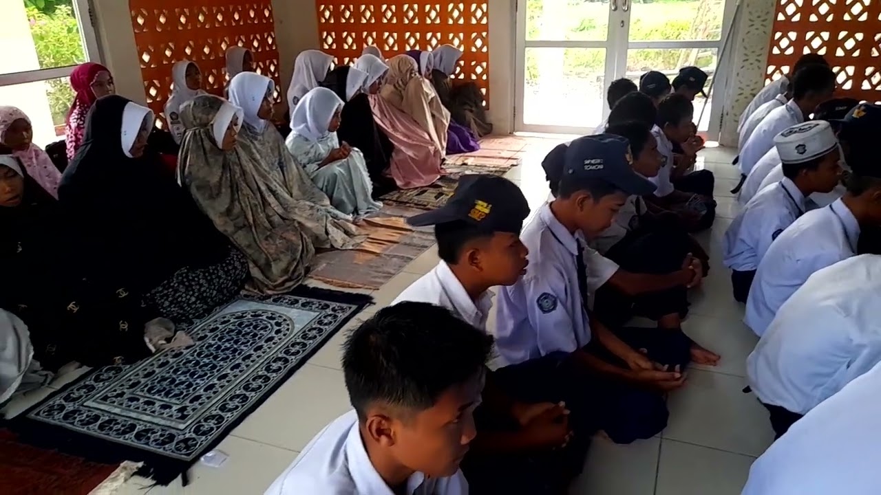 Doa bersama Sebelum belajar SMPN 2 Tomoni 
