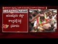 Min. Kalva Srinivasulu has narrow escape in car mishap