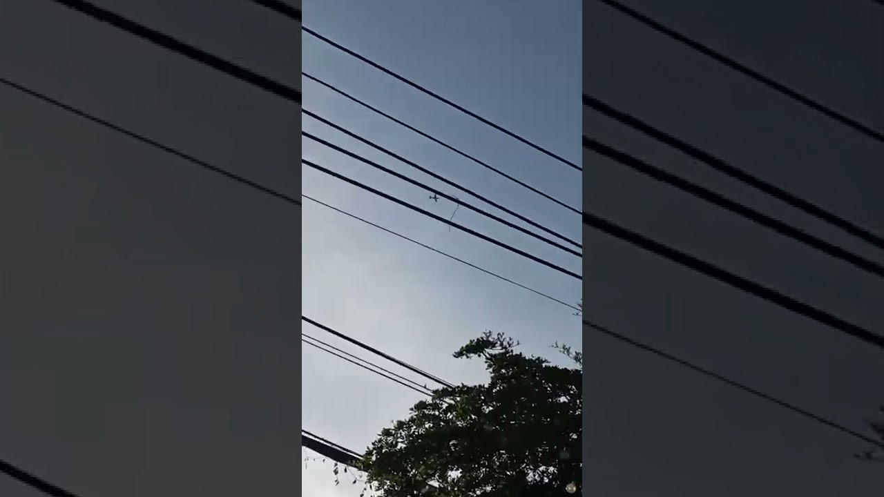 phillippine trainer aircraft sf-260 flyby