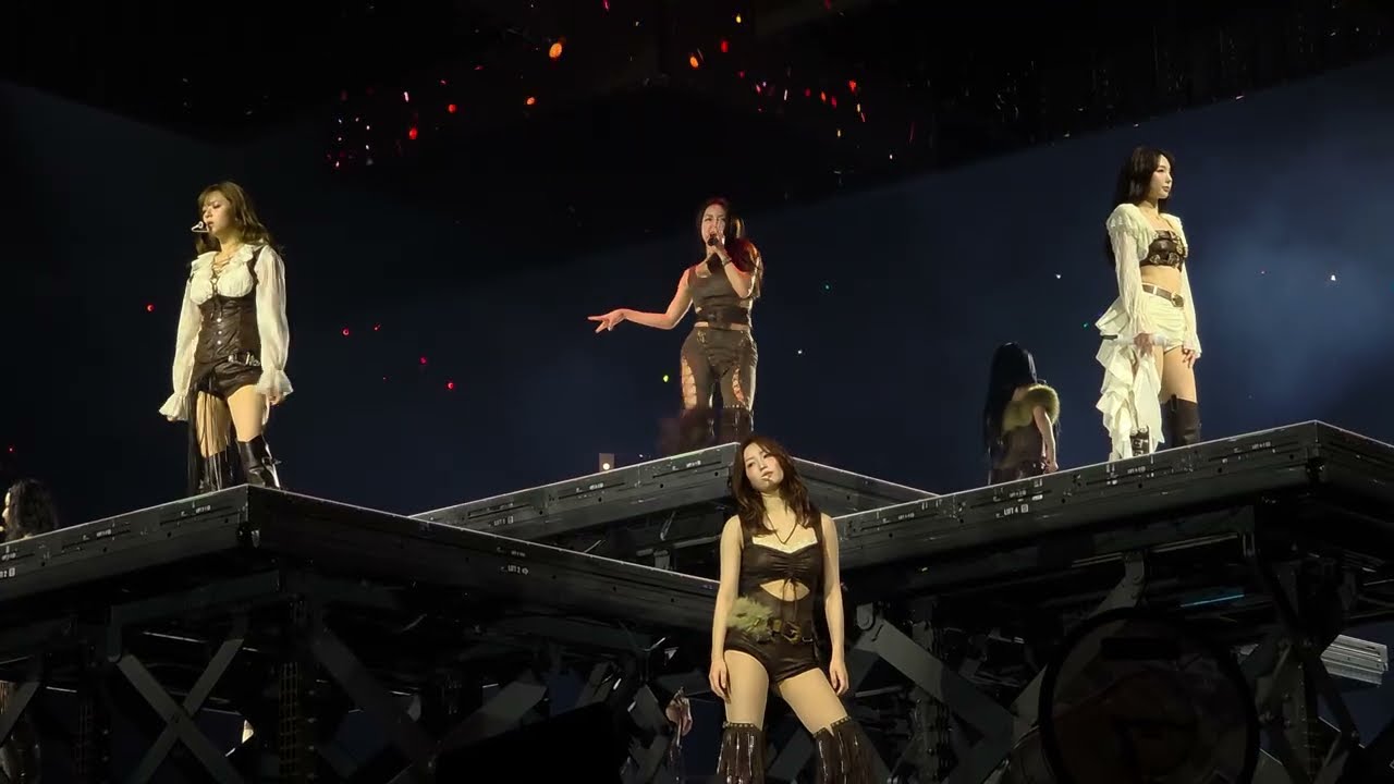 TWICE - RIGHT HAND GIRL 4K60 @ UBS Arena Elmont NY 260220