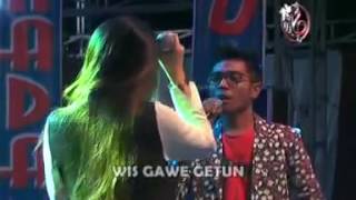 NIKUNG ' VIA VALLEN Ft GERY MAHESA ' KARAOKE VIDEO