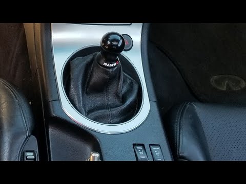 Vídeo: Como você remove o botão de mudança em um g35?