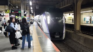E353系 S105編成 特急かいじ47号竜王行の送り込み回送 回送列車が新宿駅9番線を発車するシーン