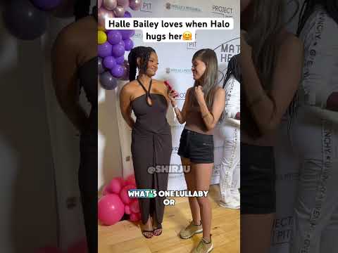 هالي بيلي تحب عندما يعانقها هالو
