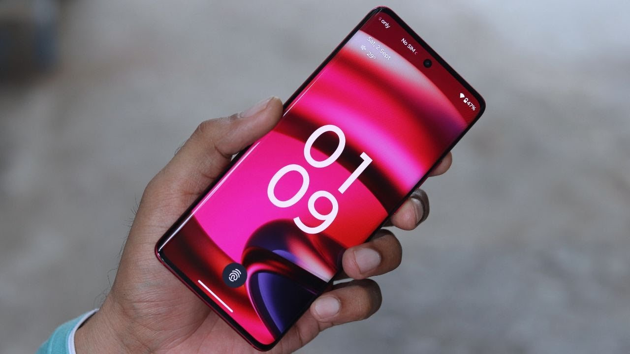 Moto Edge 40 viva magenta is Awesome !!