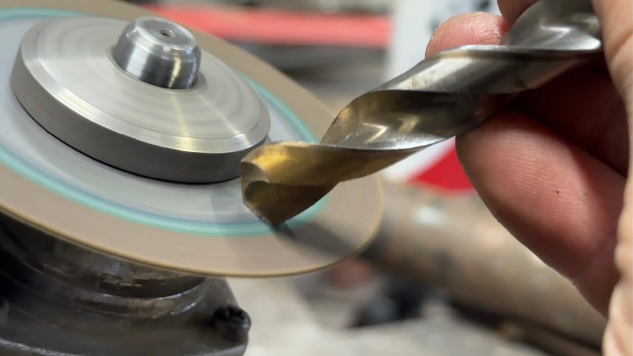 Kiirettä pitää mutta poranteriä teroitetaan.