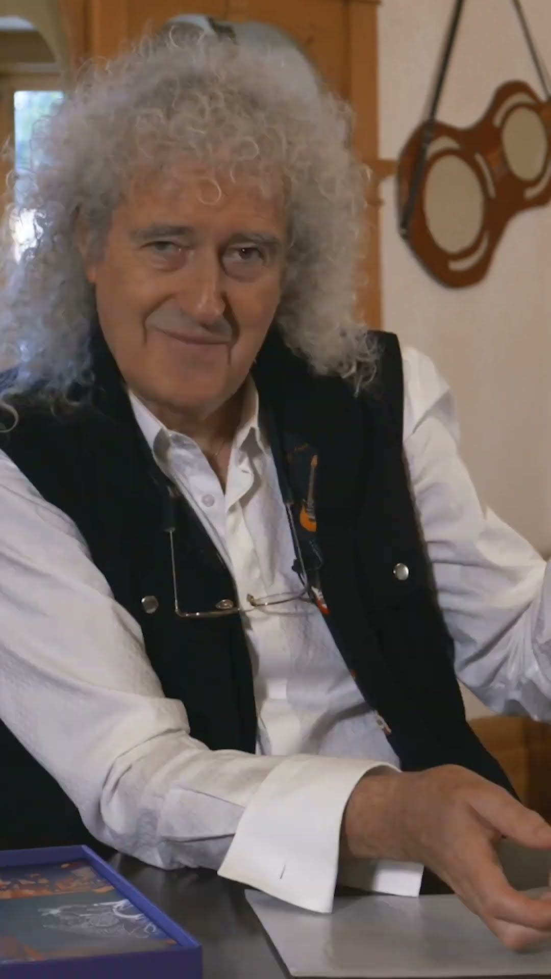 Brian May unboxes Queen I Collector’s Edition boxset! ? #short #queen