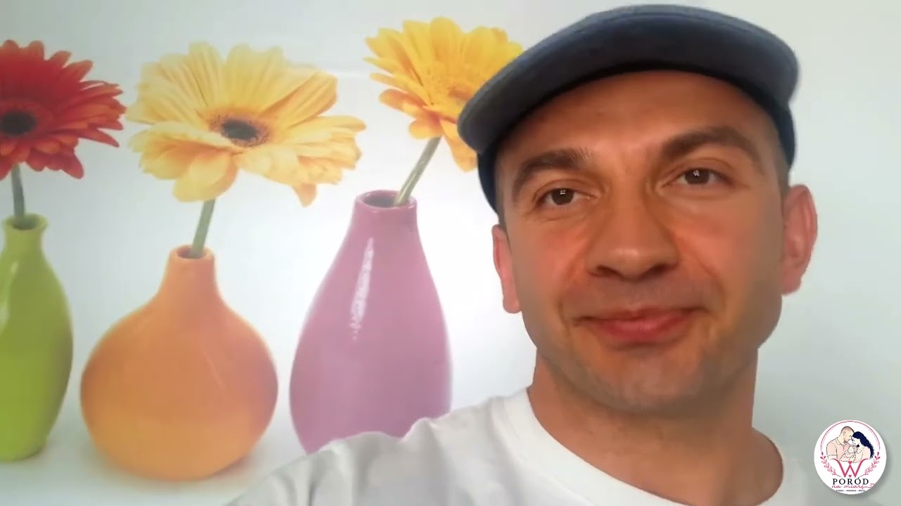 Michał Czekaj nagrywa wiadomość tuż przy oddziale, na którym urodzi się Wiktoria