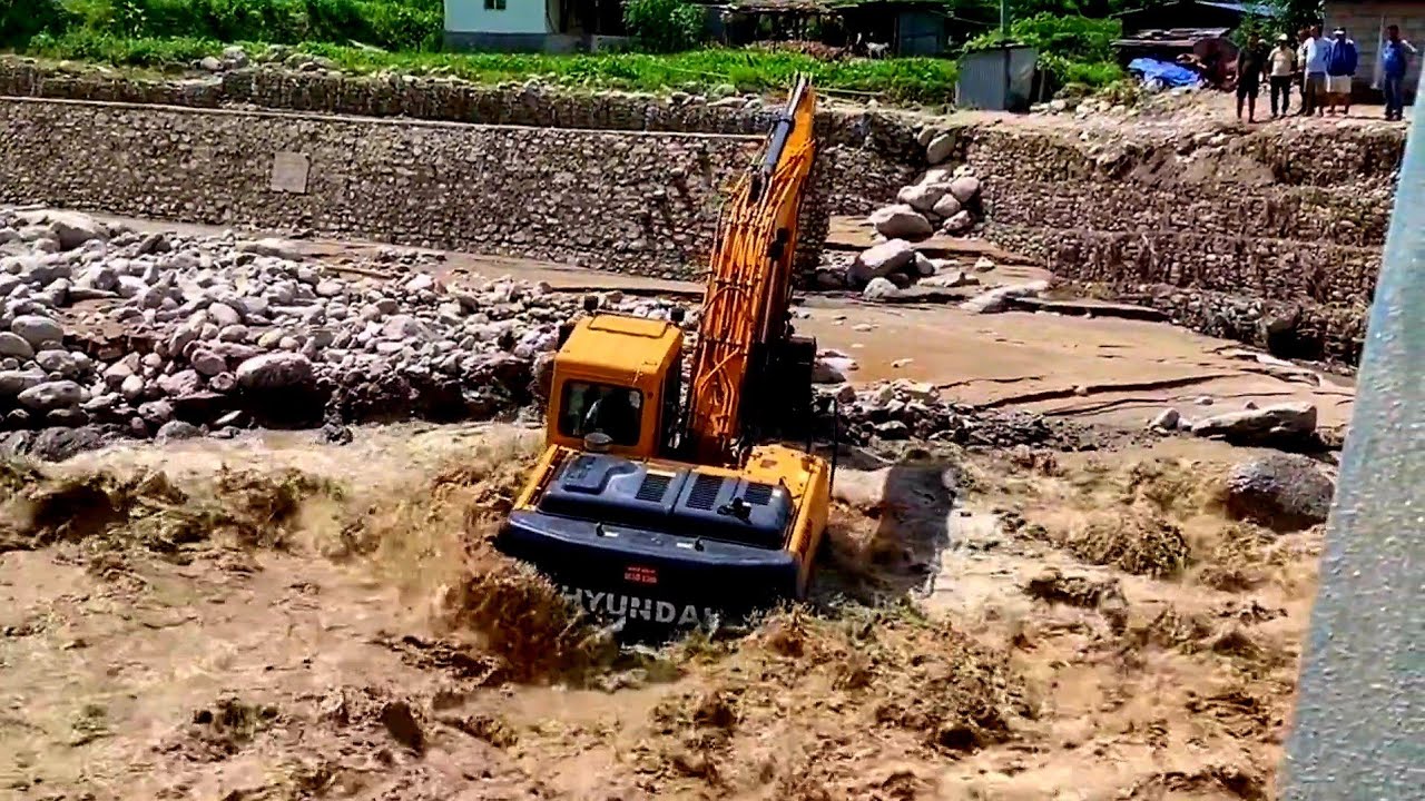 مباشر:بعد سنوات من الجفاف إمتلاء سد تودغى اقليم تنغير جنوب شرقي وبعض المناطق الجنوبية بتلك الفيضانات