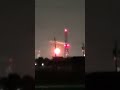 昨夜から、煙突の炎🔥、まだ、燃え〜出てる〜危ないな〜💢