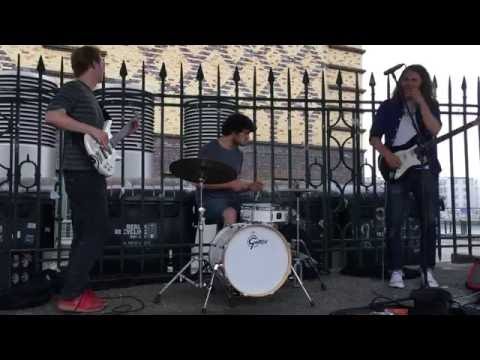 howlin-wolf-(jimi-hendrix),-killing-floor-cover---busking-in-the-streets-of-berlin,-germany