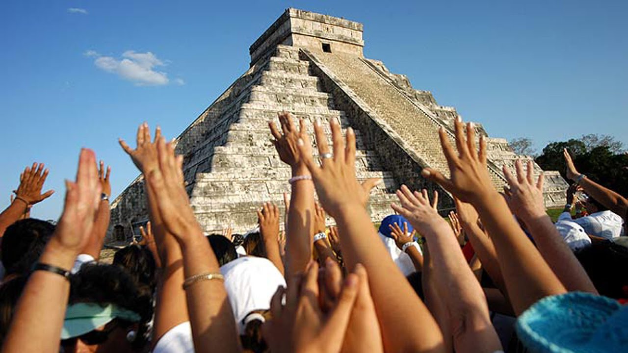 Todo listo en Chichén Itzá para el equinoccio de primavera - YouTube