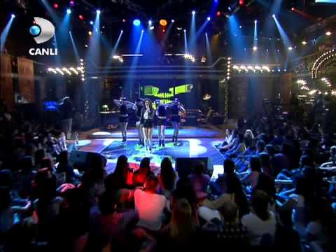 Atiye - Soygun Var { Beyaz Show } 24.05.2013