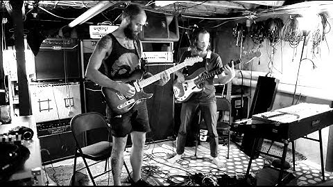 BARONESS - Twelve Months In A Basement [Making Purple]