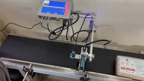 BATCH CODING MACHINE WITH CODING CONVEYOR BELT