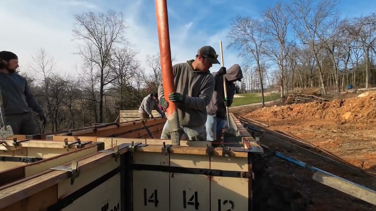 Pouring Concrete Walls With The Putzmeister 38 Meter.