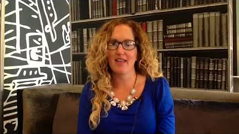 Becca Fitzpatrick gives a shout out to Toronto Pub...