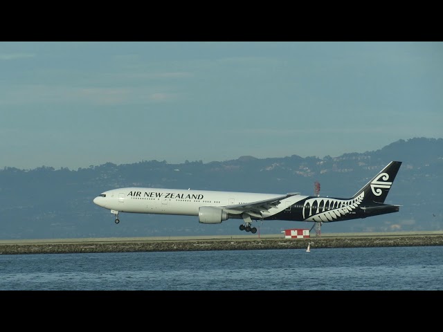 Air New Zealand Boeing 777-300ER Arriving At San Francisco [HD] - November 24, 2017 class=