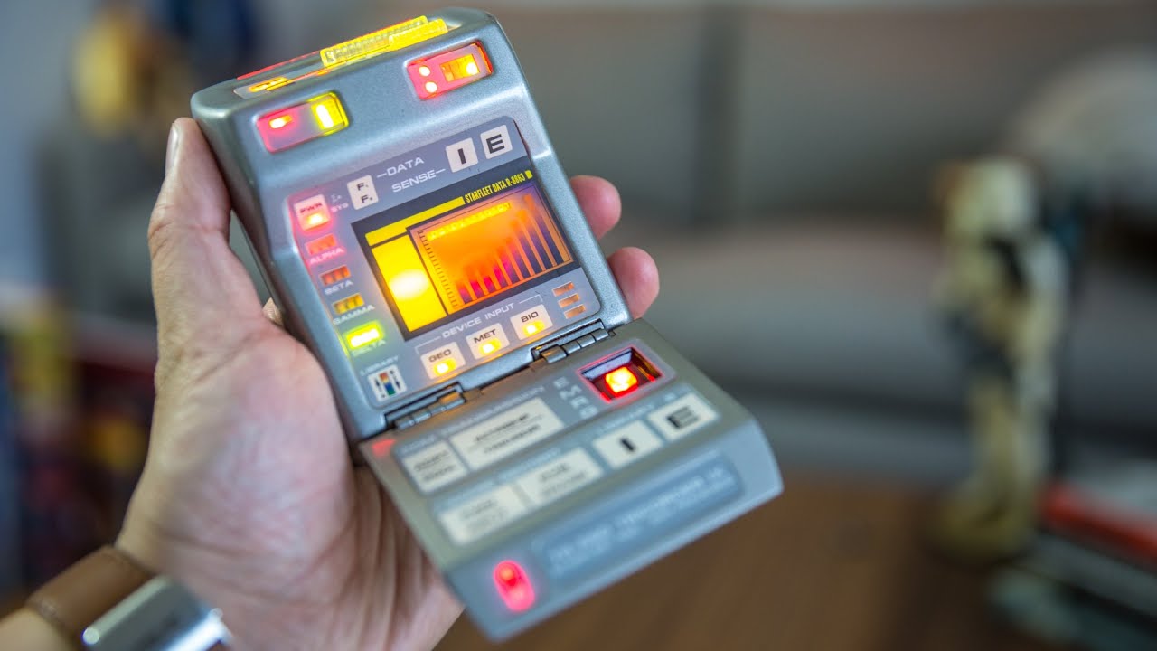 Show and Tell: Replica Starfleet Tricorder - YouTube