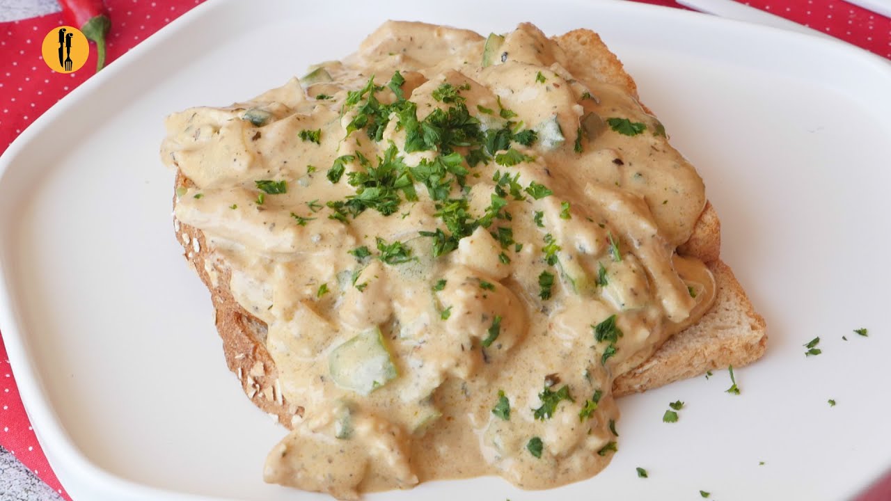 Creamy Garlic Chicken on Toast Recipe By Food Fusion (Ramzan Special)