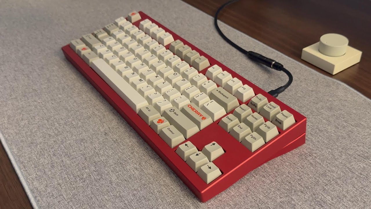 F1-8X V2 (1.6mm CEM3 PCB) | Cherry MX2A Black | GMK Black Snail L9