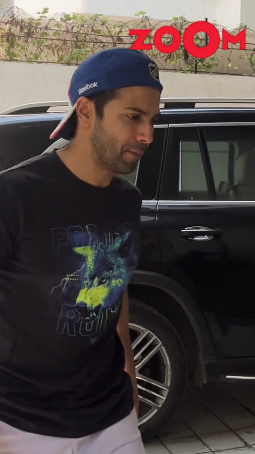 Varun Dhawan AVOIDS posing for the paps after giving a quick wave #varundhawan #shorts