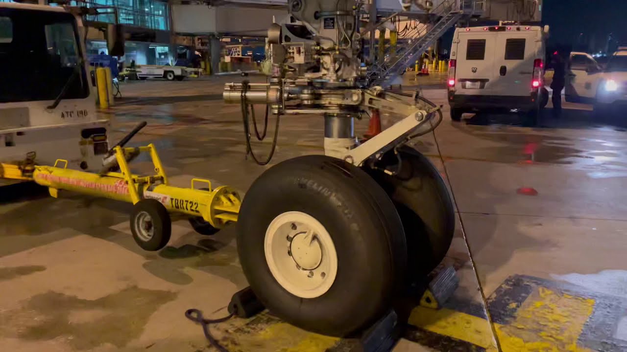 Thumbnail for Airbus A350-1000, late night arrival, turnaround, Miami international airport