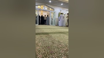 قارئ عماني يبهر المصلين بتلاوته