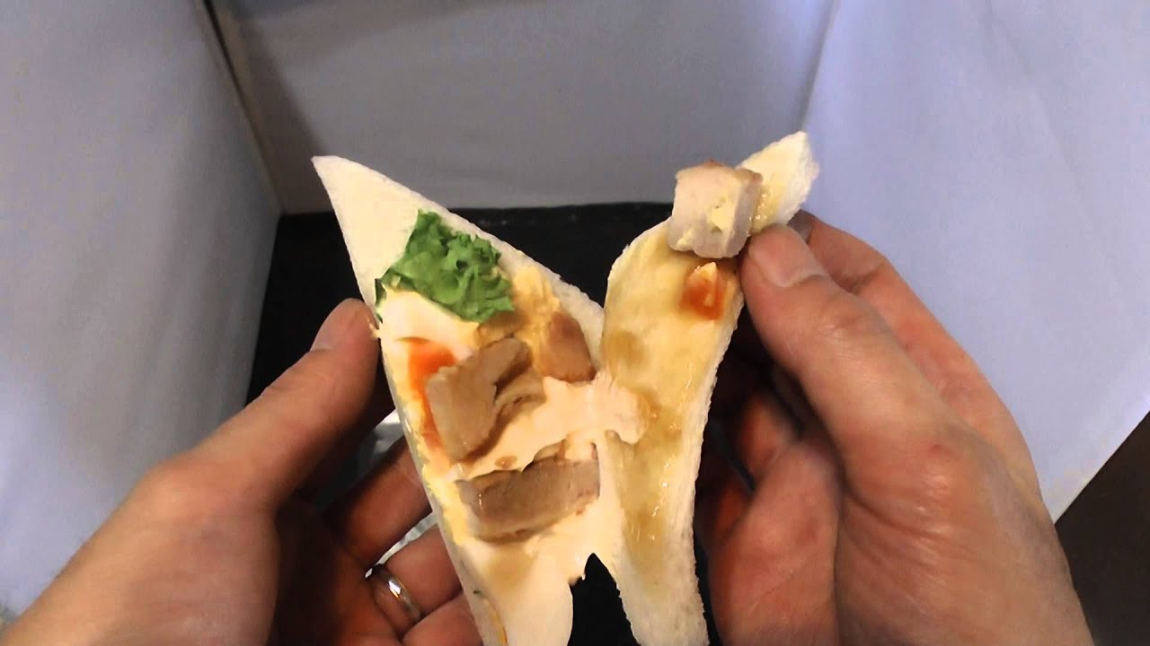 セブン イレブンの照り焼きチキンとたまごのサンドイッチ Youtube
