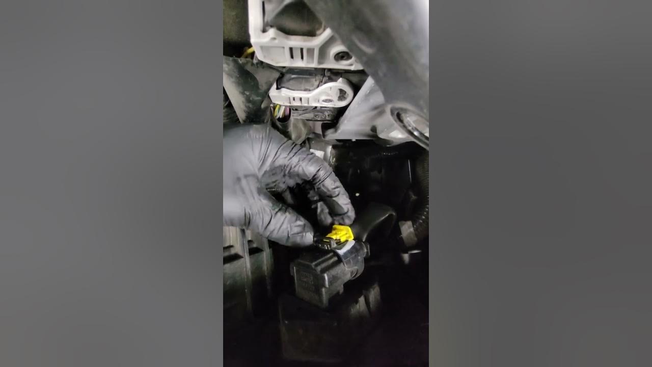 How To Replace Radiator Fan/Cooling Fan on Nissan Rogue Sport (part in