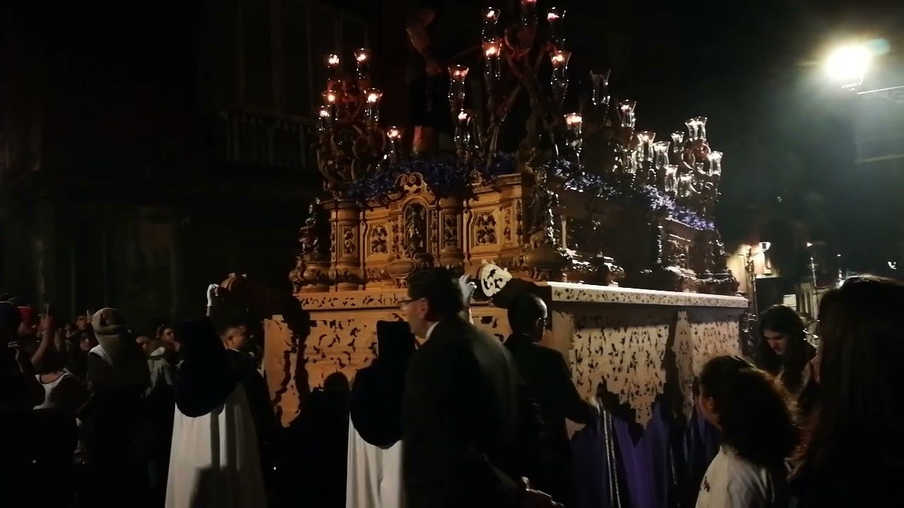 #LINARES ( Jaén ) 𝐇𝐄𝐑𝐌𝐀𝐍𝐃𝐀𝐃 𝐃𝐄 𝐋𝐀 𝐂𝐎𝐋𝐔𝐌𝐍𝐀, 𝐉𝐄𝐒𝐔́𝐒 𝐀𝐓𝐀𝐃𝐎 𝐀 𝐋𝐀 𝐂𝐎𝐋𝐔𝐌𝐍𝐀 𝐘 𝐕𝐈𝐑𝐆𝐄𝐍 𝐃𝐄 𝐋𝐀 𝐀𝐌𝐀𝐑𝐆𝐔𝐑𝐀