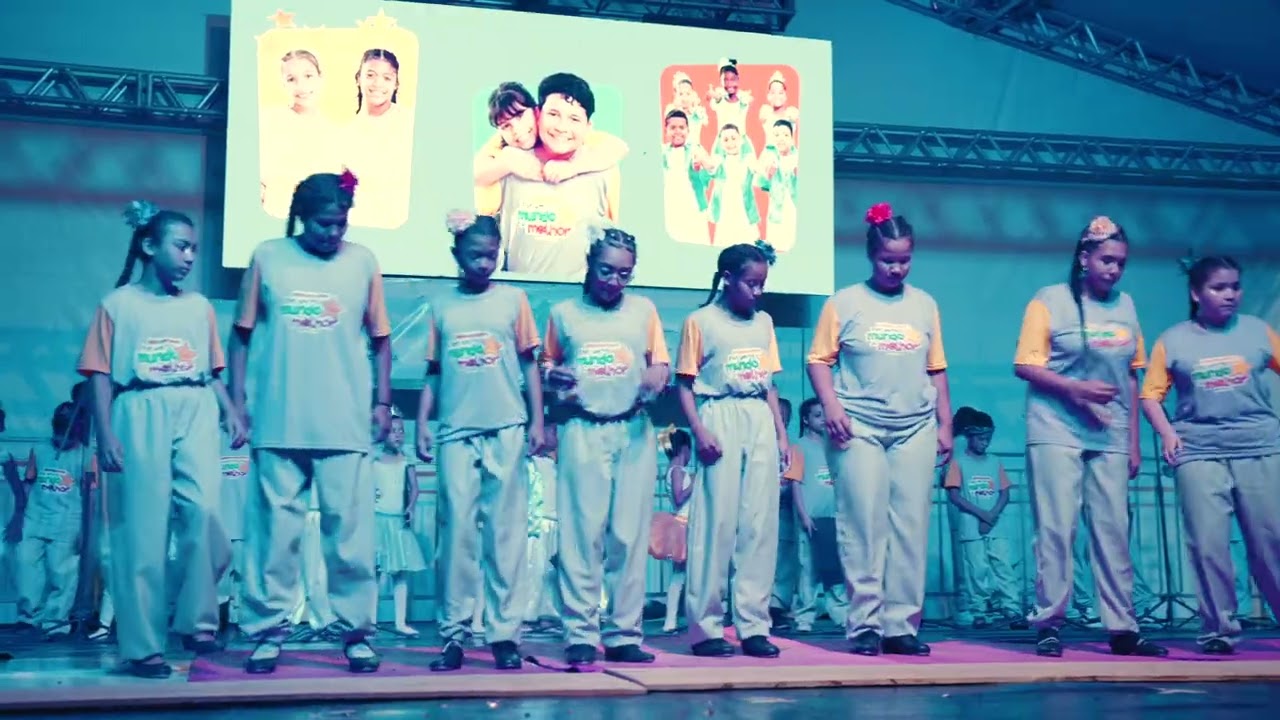 14 - Espetáculo "Por um Mundo Melhor"