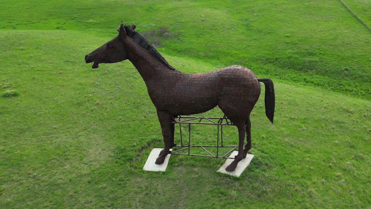 Giant horse sculpture in a South Dakota Field! YouTube