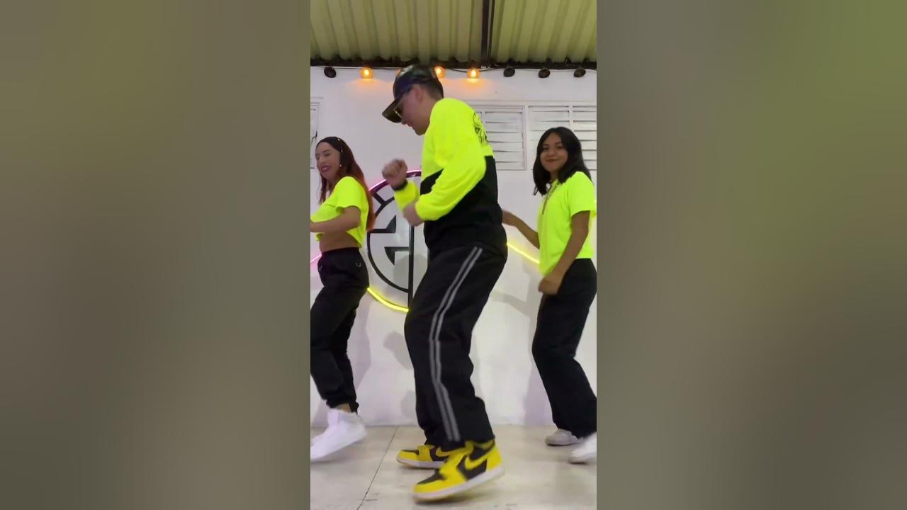Si antes te hubiera conocido #tiktok #karolg #baile #dance #merengue