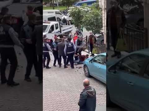 Meyve satan bir genç Kağıthane Belediyesi zabıtaları tarafından öldüresiye darp edildi.