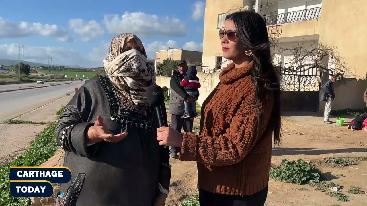 وادي الزرقاء: نجيب في الحطب 🪵على ضهري من الجبل و نبيع في الطابونة على الطريق💔💔💔