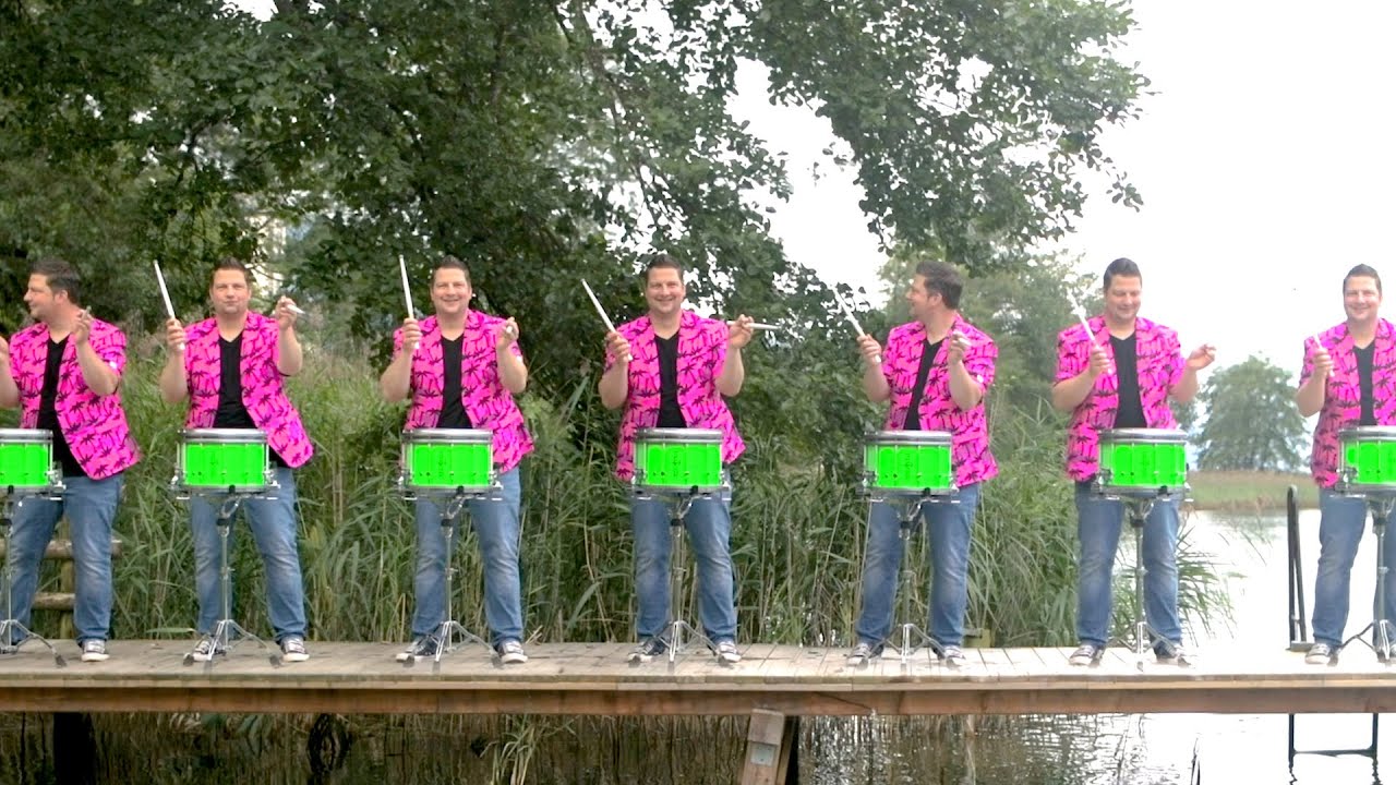 SHARKY BEAT // Underwater Drumline Cadence // by Timm Pieper