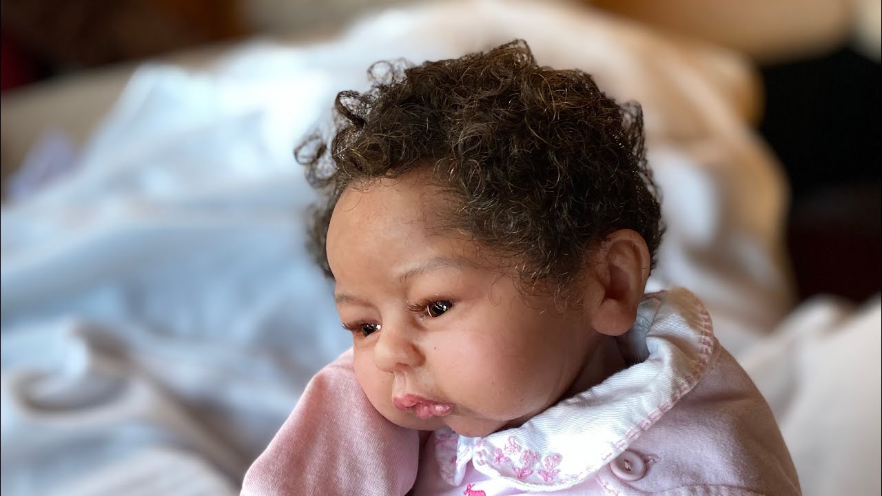 Come meet Isabella Mae! Change and chat 💕