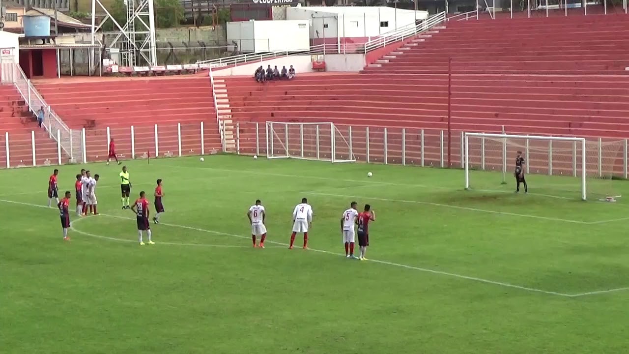 Defesa Léo Lang (pen)