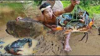 survival in the rainforest - CRAB Catching in River - Crab Cooking With coconut - Eating Delicious