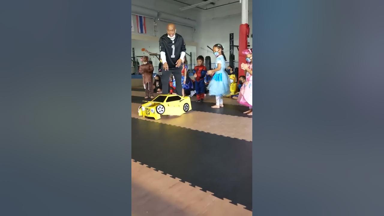 Kiddo Shows off Homemade Custom-Designed Transformer Costume || ViralHog