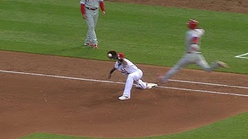 PHI@STL: Diaz makes backhanded stop, fires to first