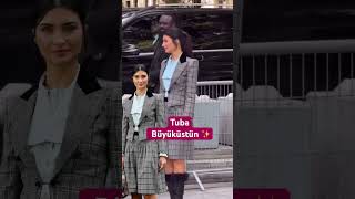 Tuba Büyüküstün, Paris Moda Haftası Kapsamında Düzenlenen Bir Defileye Katıldı